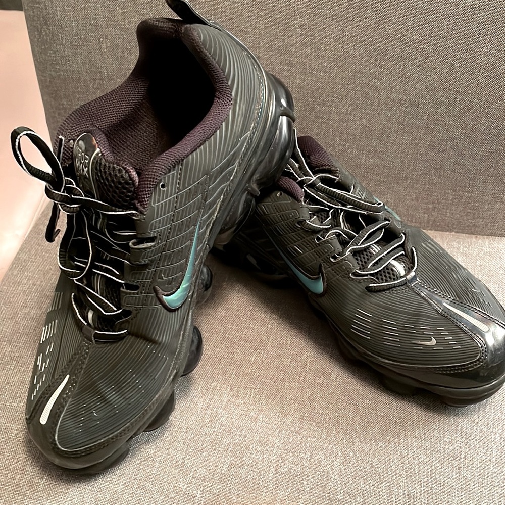 Nike vapormax only worn 3x..hard to find
